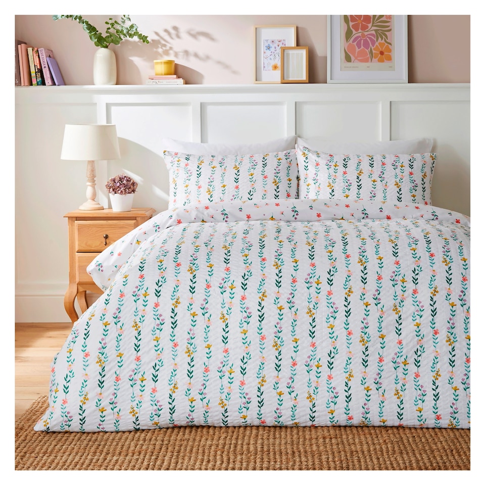 image 1 of Silentnight Refresh Floral Chain Duvet Set Single