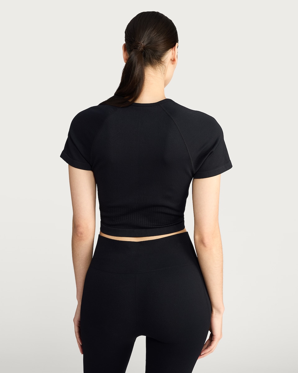 image 1 of F&F Active Seamfree Cropped T-Shirt in Black