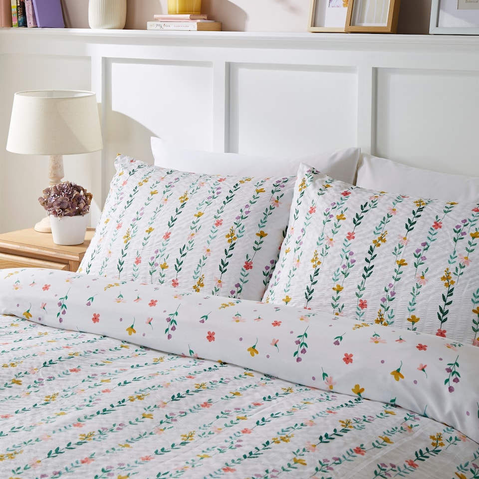 image 1 of Silentnight Refresh Floral Chain Duvet Set Super King