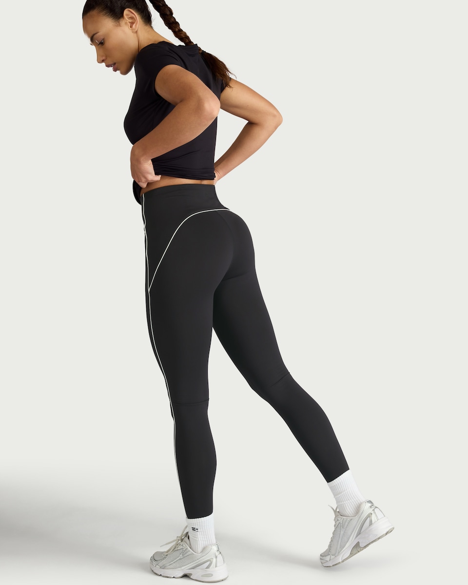 image 1 of F&F Active EVERYHOUR Contrast Tipped Leggings in Black