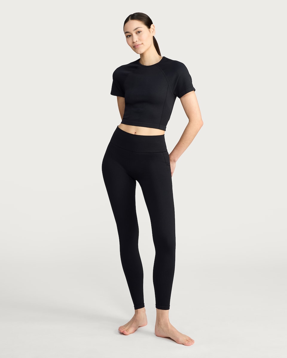 image 1 of F&F Active Seamfree Cropped T-Shirt in Black