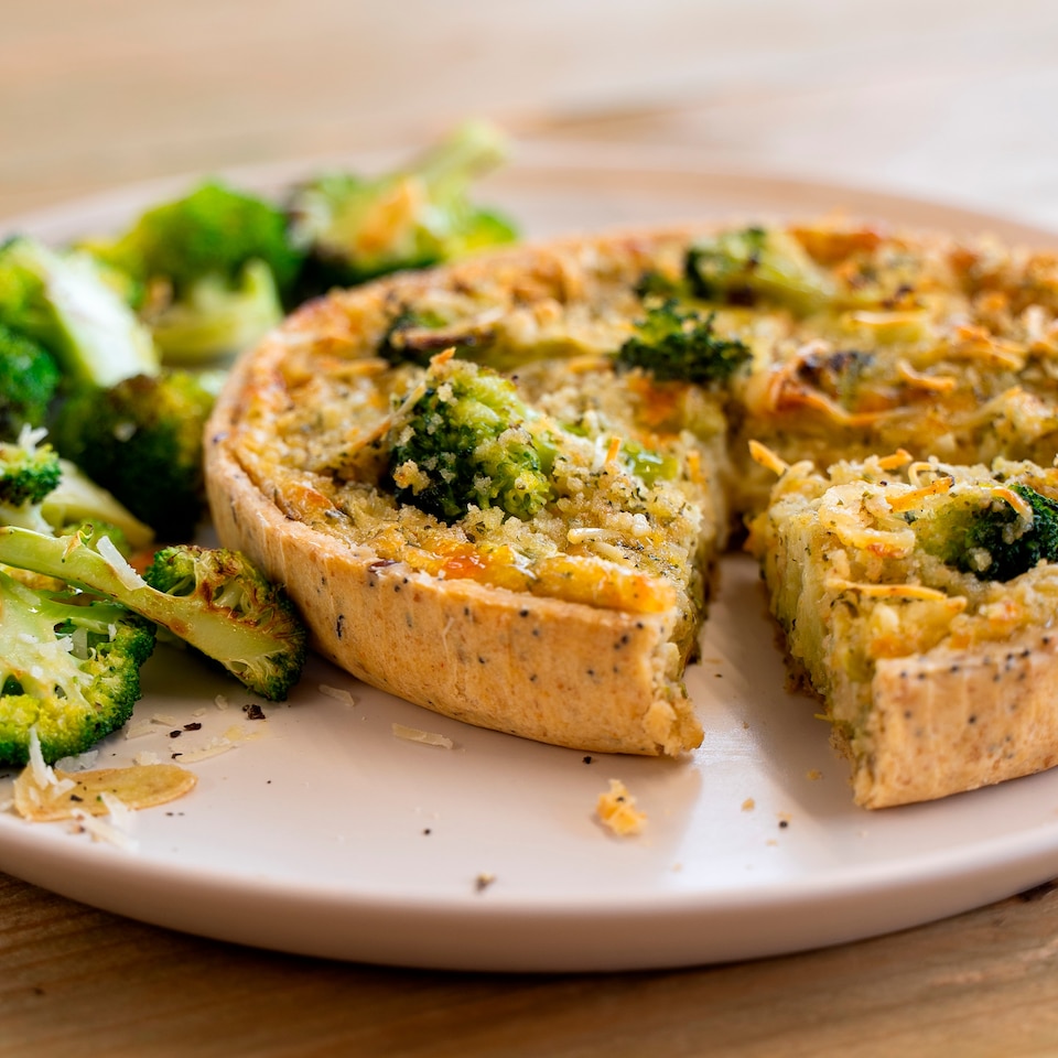 image 1 of Higgidy Garlic-Roasted Broccoli & Vintage Cheddar Quiche 400g