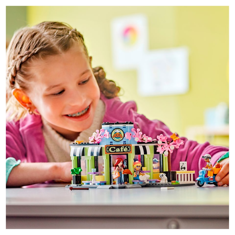 obrázok 1 z LEGO Friends 42618 Kaviareň v mestečku Heartlake