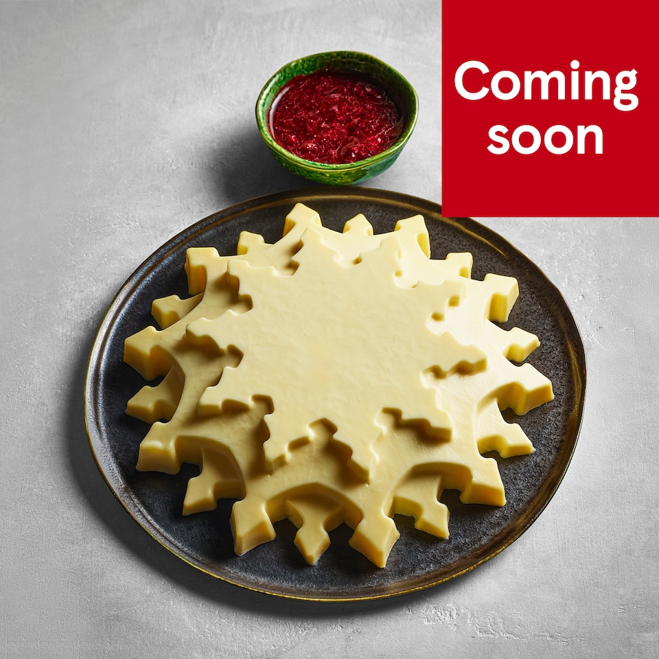 76. Tesco Finest Winter Berry Panna Cotta Snowflake 629g (Serves 8)