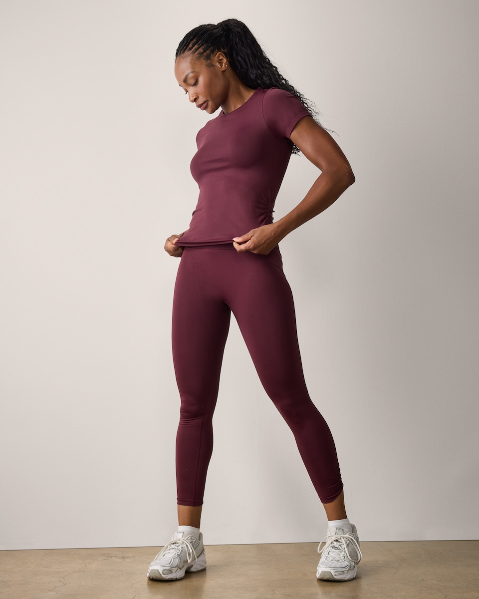 image 1 of F&F Active SEAMLESS Ruched Hem Leggings in Burgundy