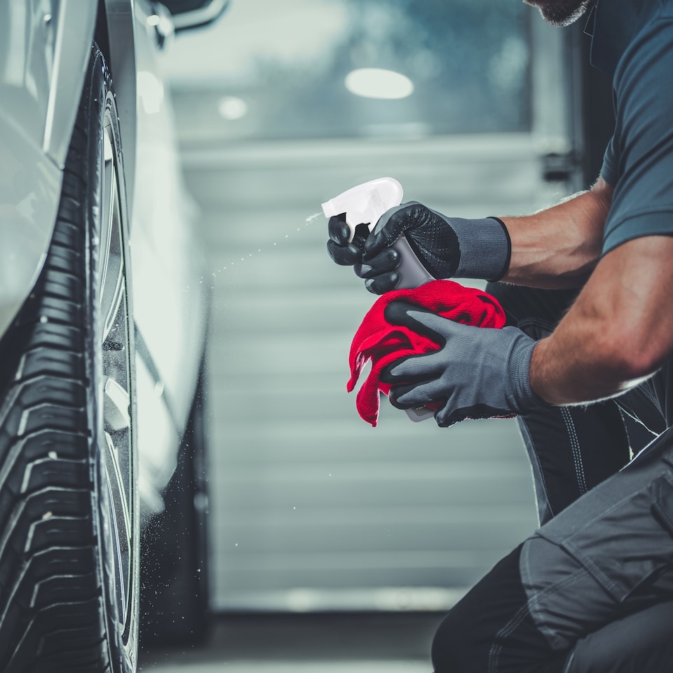 image 1 of Simoniz Ultracare Alloy Wheel Cleaner