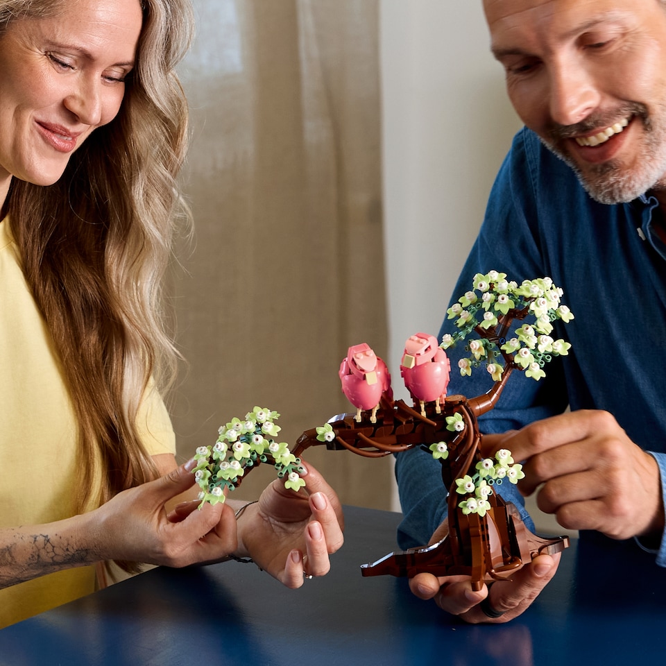 image 1 of LEGO Ideas 21365 Love Birds