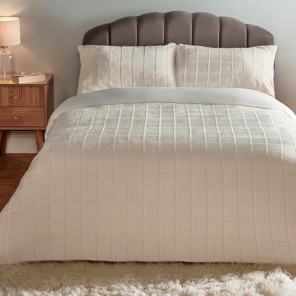 image 1 of Silent Night Embossed Fleece Duvet Single Cream
