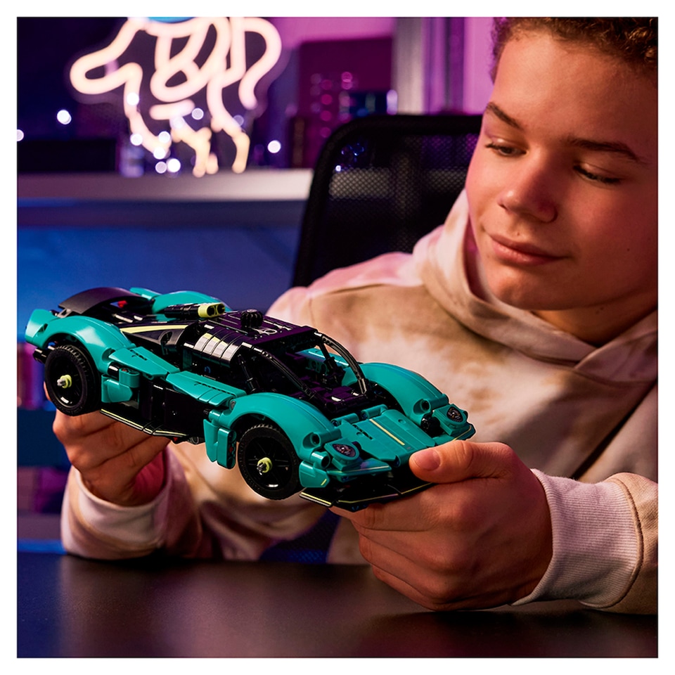 image 1 of LEGO Technic 42208 Aston Martin Valkyrie
