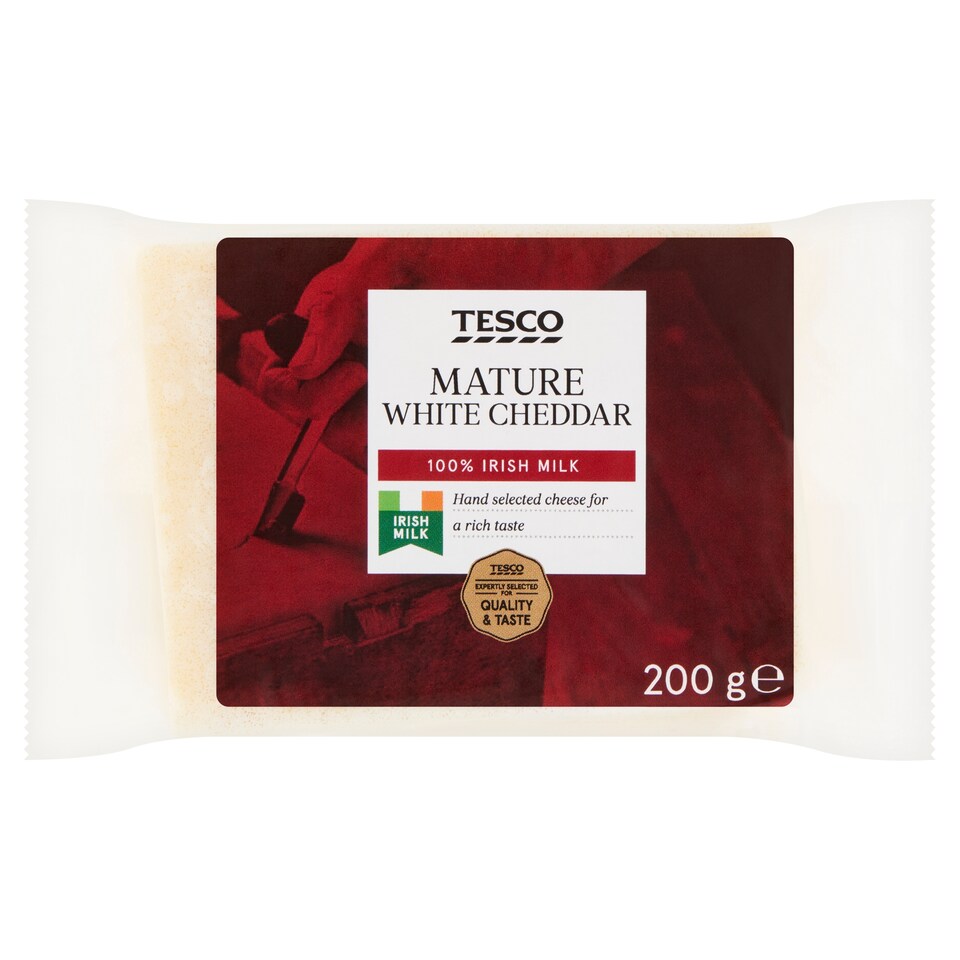 Tesco Prírodný zrejúci plnotučný tvrdý syr cheddar 200 g