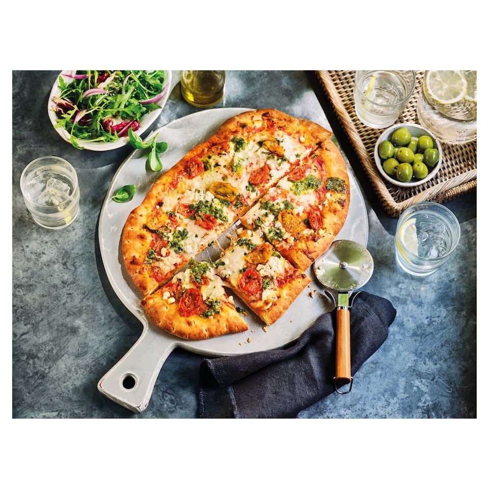 image 1 of Tesco Finest Formaggio di Capra e Pomodoro Pizza 495g