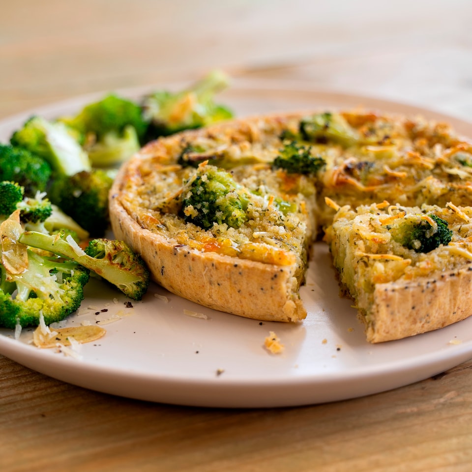 image 1 of Higgidy Garlic-Roasted Broccoli & Vintage Cheddar Quiche 400g