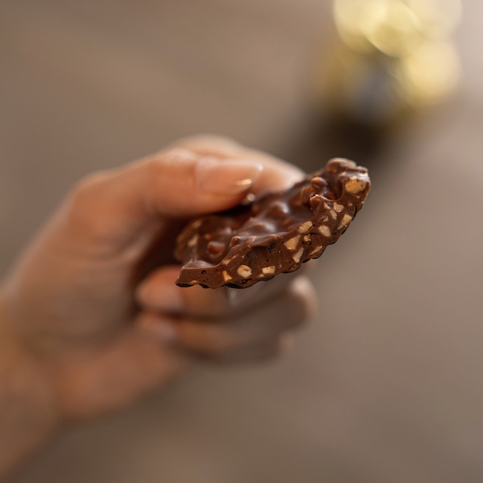 image 1 of Ferrero Rocher Grand Milk Chocolate Gift 125G