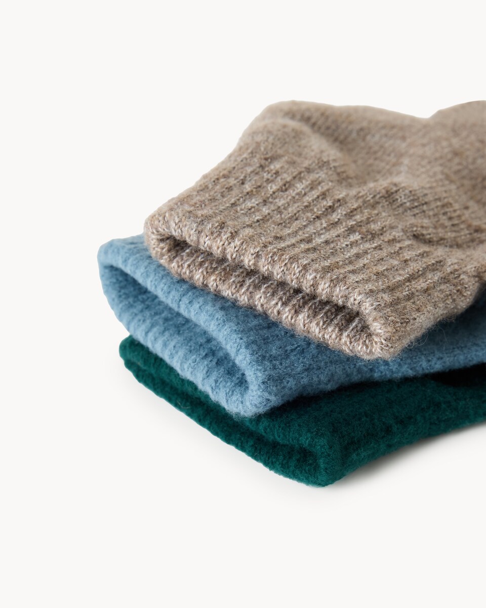 image 1 of F&F Boys 3-Pack Knitted Magic Gloves in Multi
