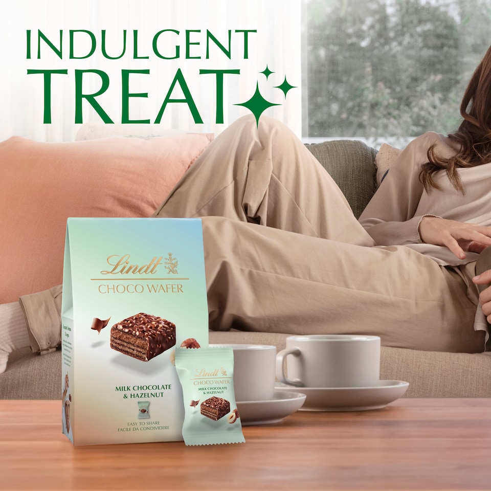 image 1 of Lindt Milk Chocolate & Hazelnut Choco Wafers 135G