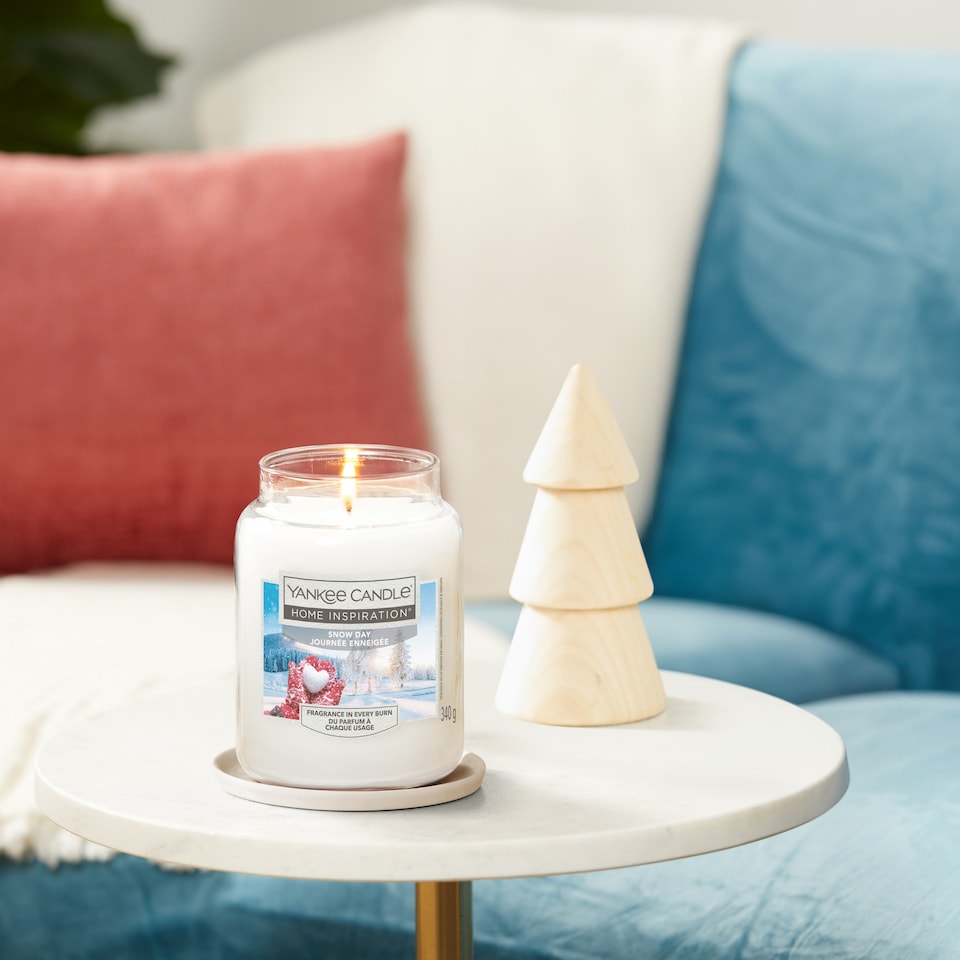 image 1 of Yankee HI Candle Snow Day Large Jar 538g