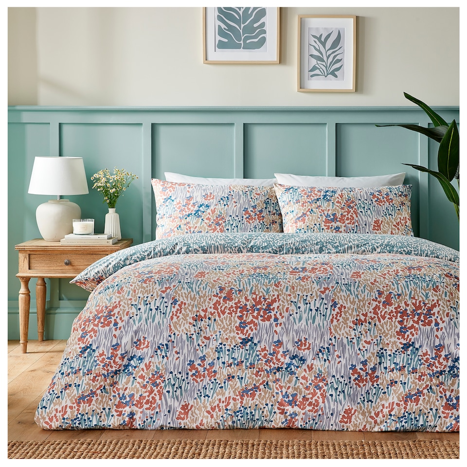 image 1 of Silentnight Supersoft Ditsy Floral duvet set -King