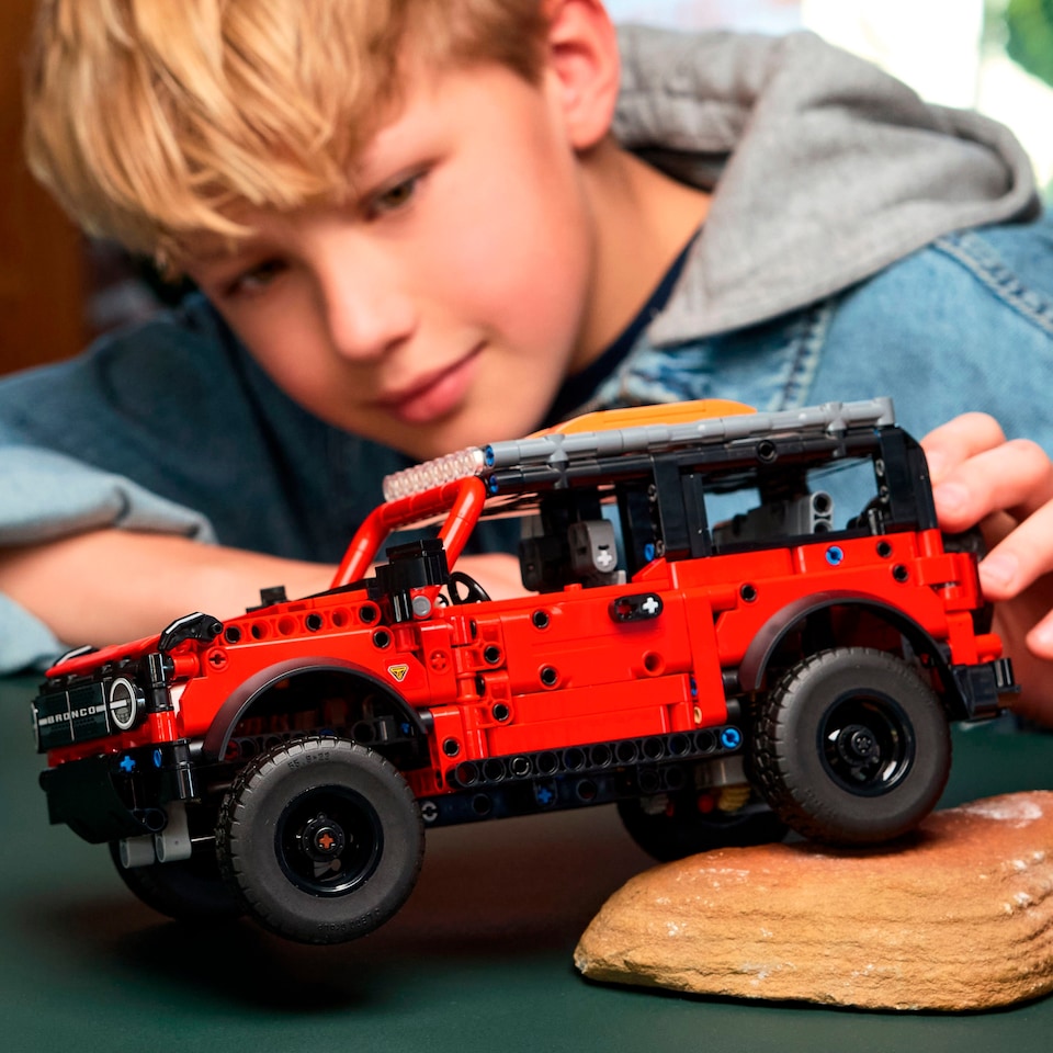 image 1 of LEGO Technic 42213 Ford Bronco Suv