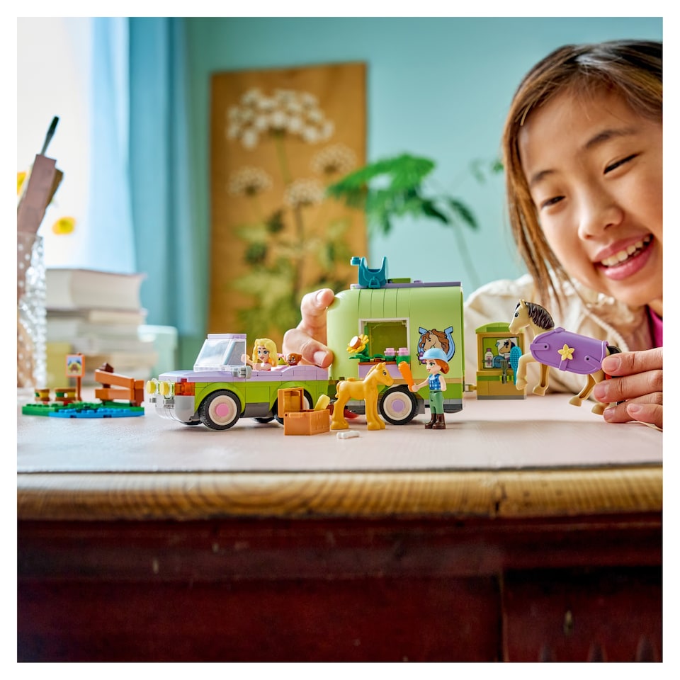 LEGO Friends 42695 Ló- és csikószállító utánfutó  1. kép