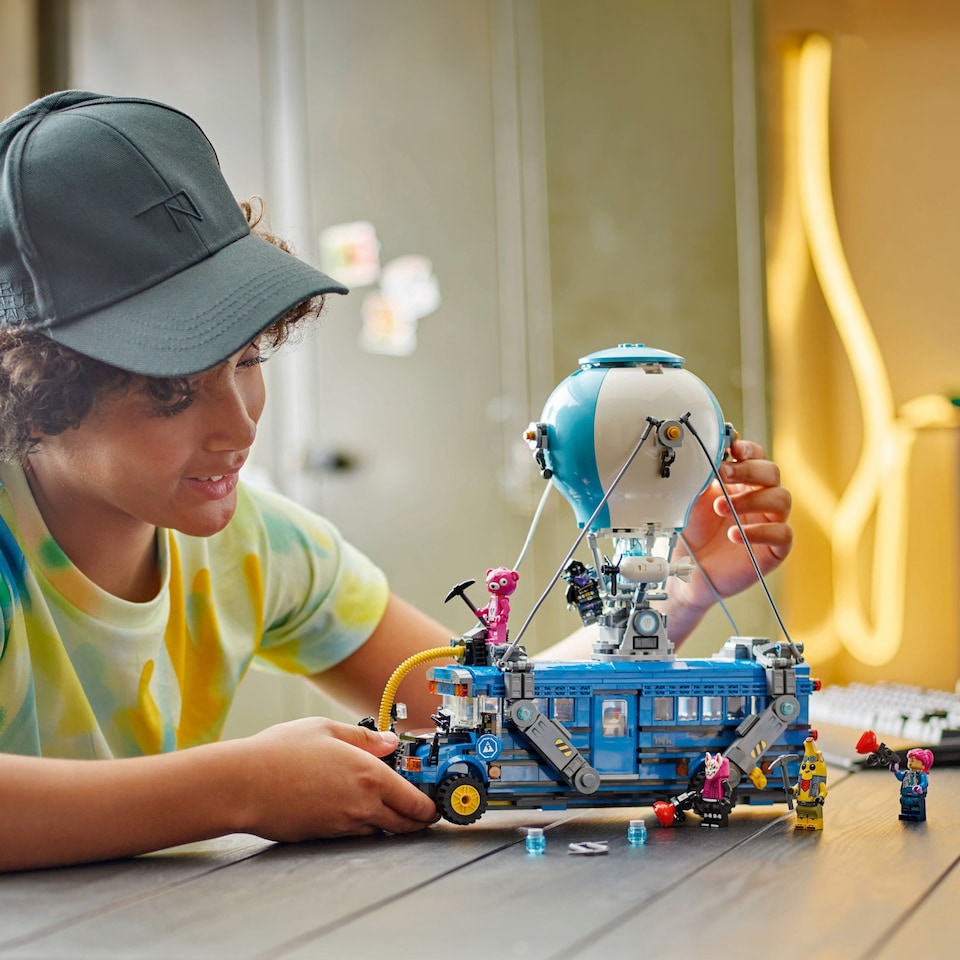 image 1 of LEGO Fortnite 77073 Battle Bus