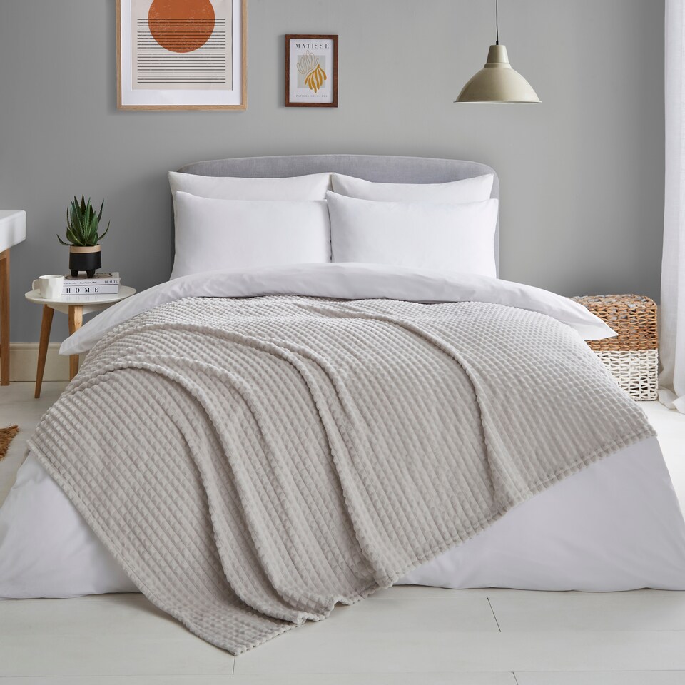 image 1 of Silentnight Grey 3D Grid Fleece Throw
