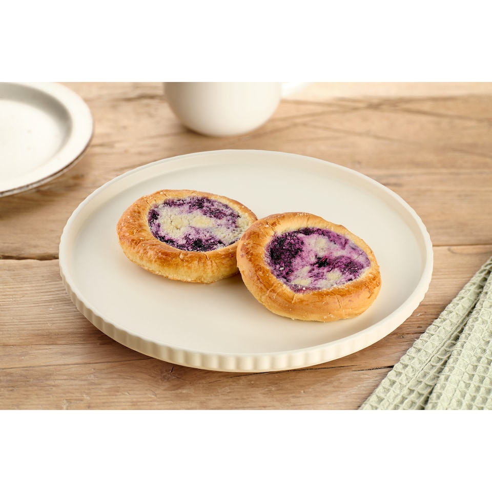 image 1 of Tesco Blueberry Pie with Butter Crumbs 75g