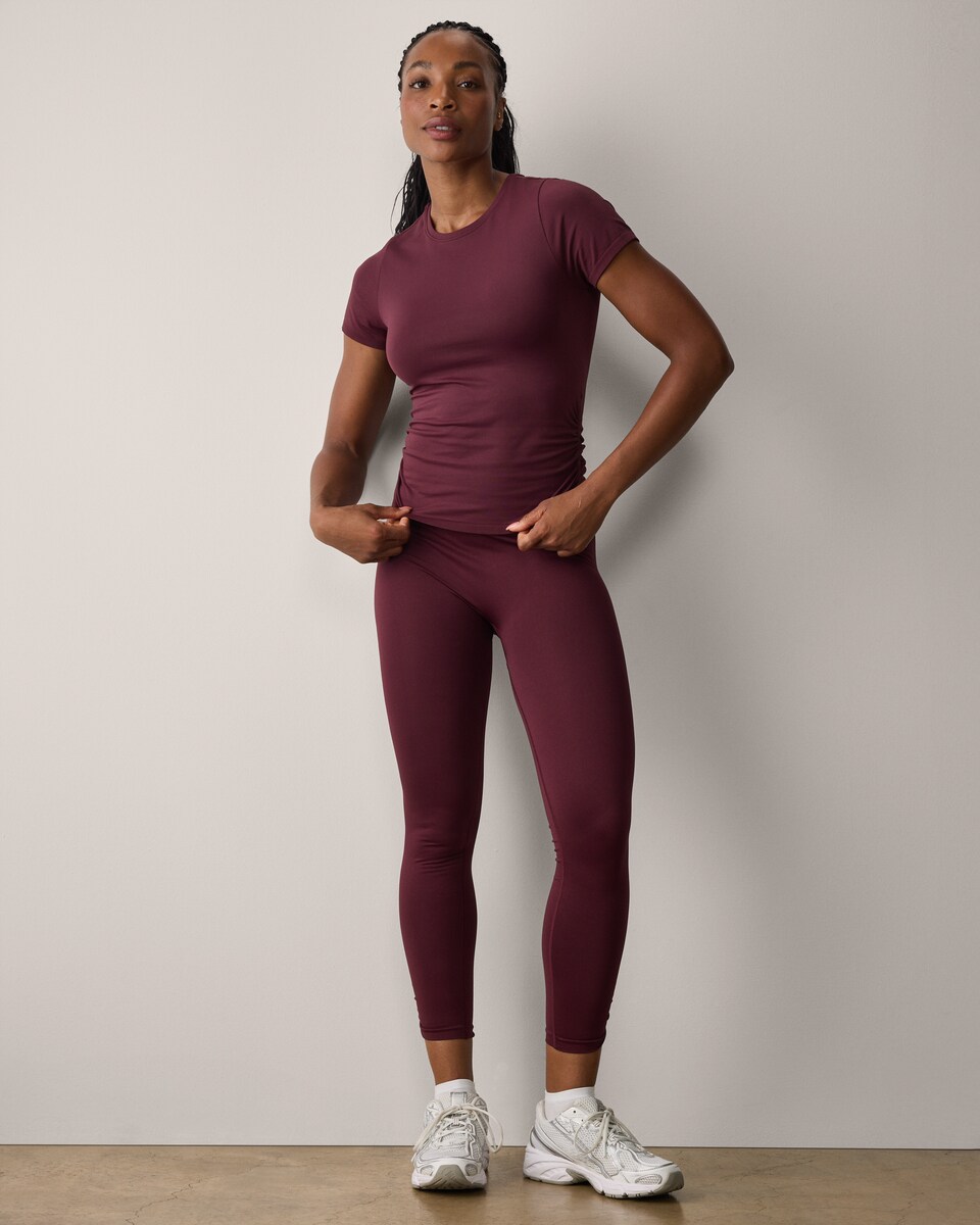 image 1 of F&F Active SEAMLESS Ruched Side T-Shirt in Burgundy