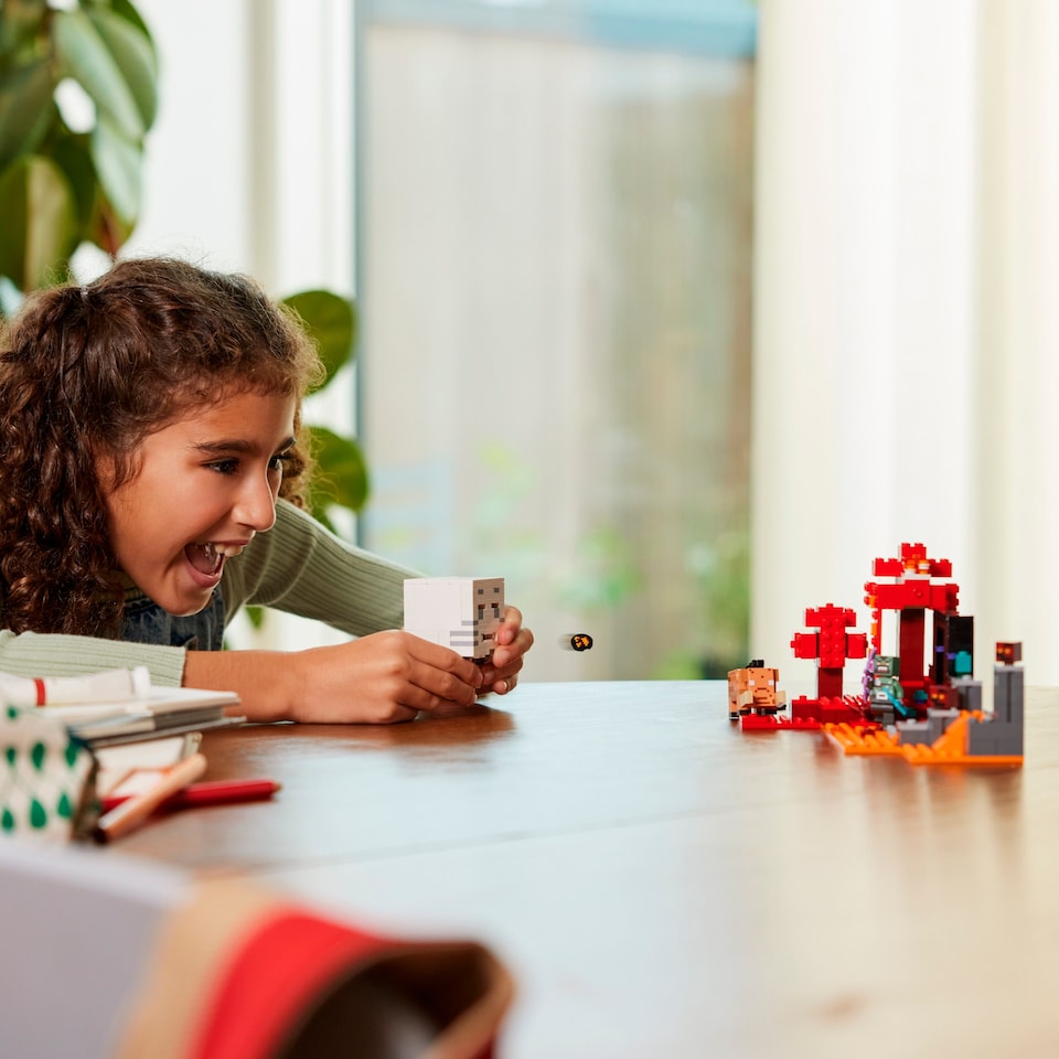 Obrázek 1 pro produkt LEGO Minecraft 21255 Přepadení v portálu do Netheru