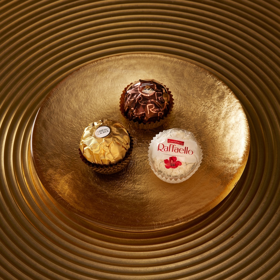 image 1 of Ferrero Collection Milk Chocolate Egg 240G