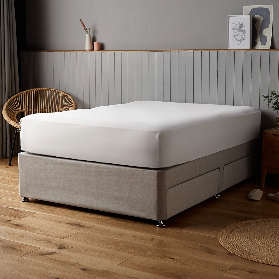 image 1 of Silentnight Love Sleep White Fitted Sheet King