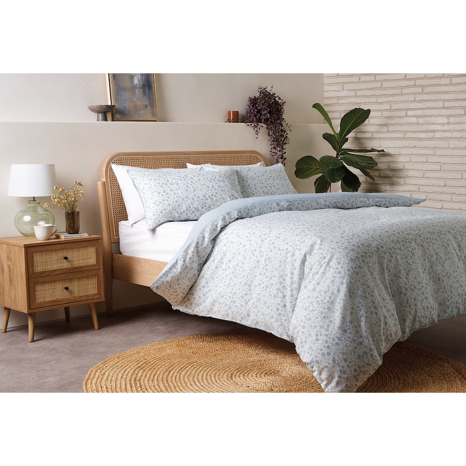 F&F Home Blue Silhouette Floral Duvet Set King