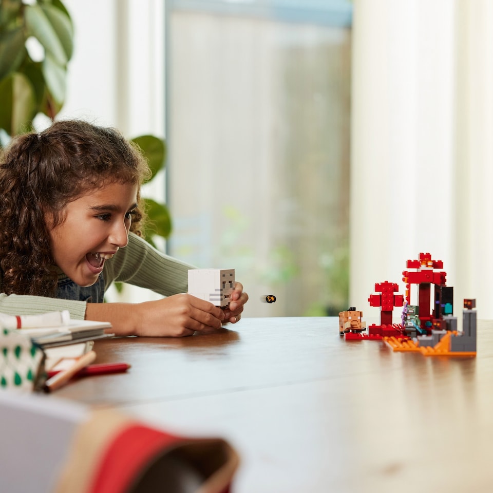 obrázok 1 z LEGO Minecraft 21255 Prepadnutie portálu do Netheru