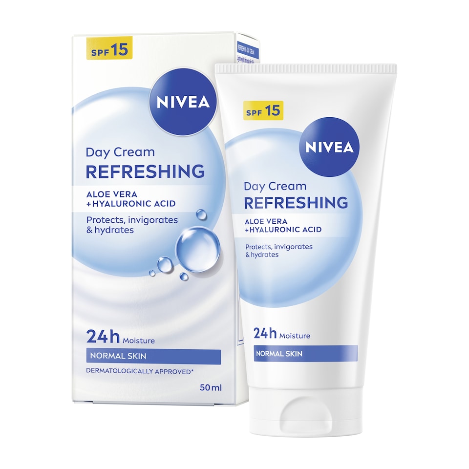 NIVEA Refreshing Day Cream Moisturiser SPF15 Normal Skin 50ml