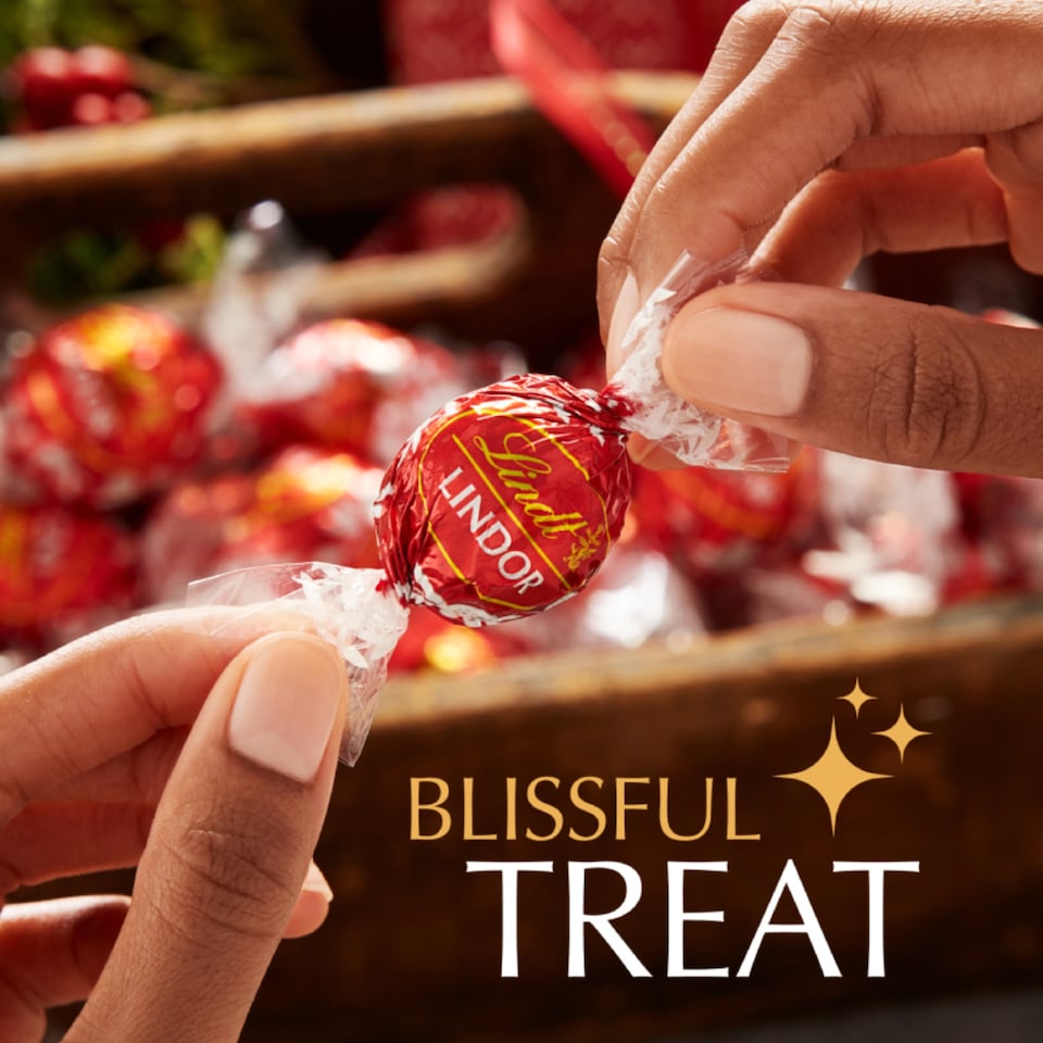 image 1 of Lindt Lindor Milk Truffles 37G
