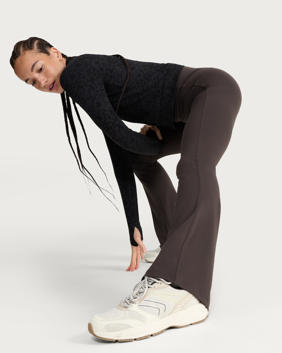 image 1 of F&F Active ULTRASTRETCH High Waisted Flared Leggings in Chocolate