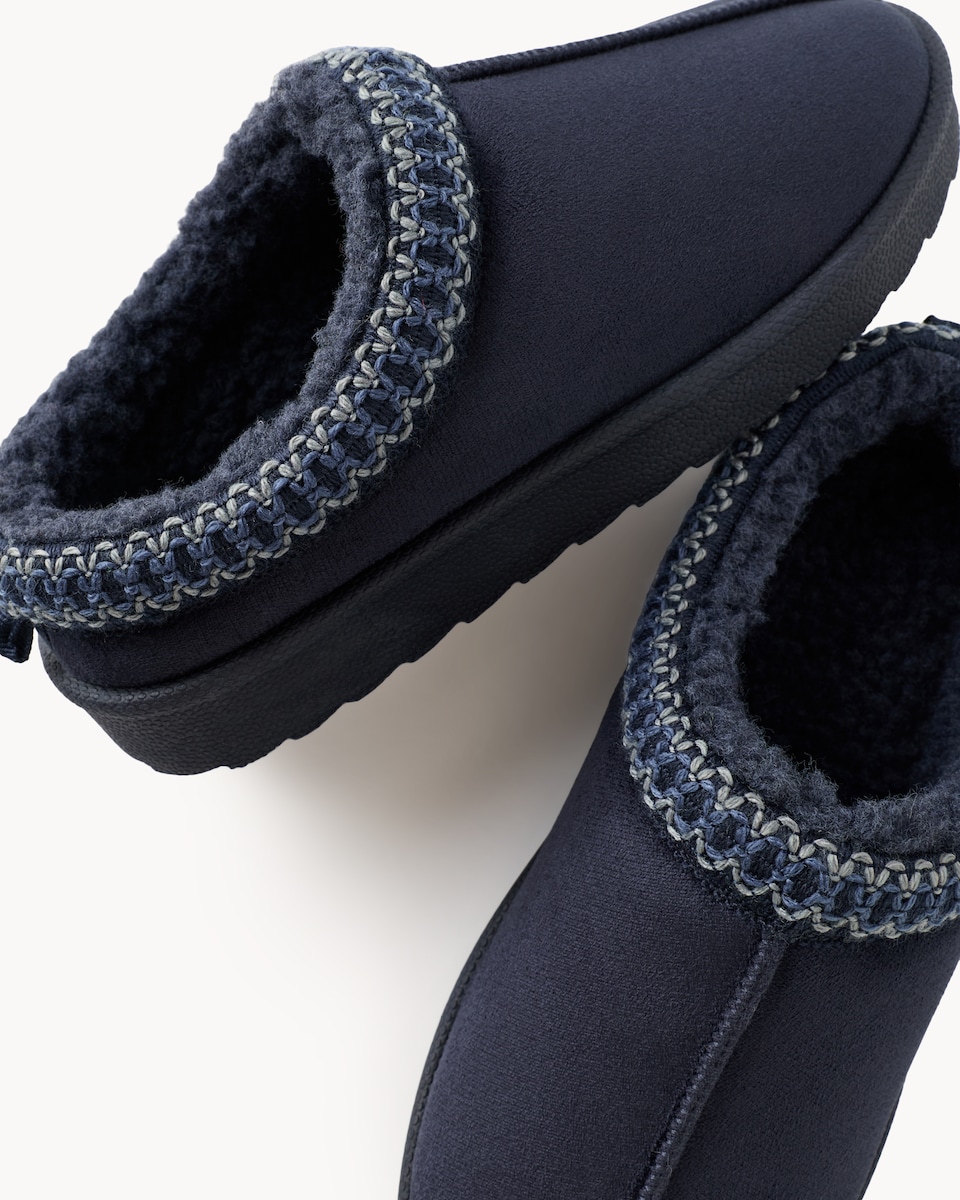 image 1 of F&F Boys Faux Fur Lined Braided Mule Slippers in Navy
