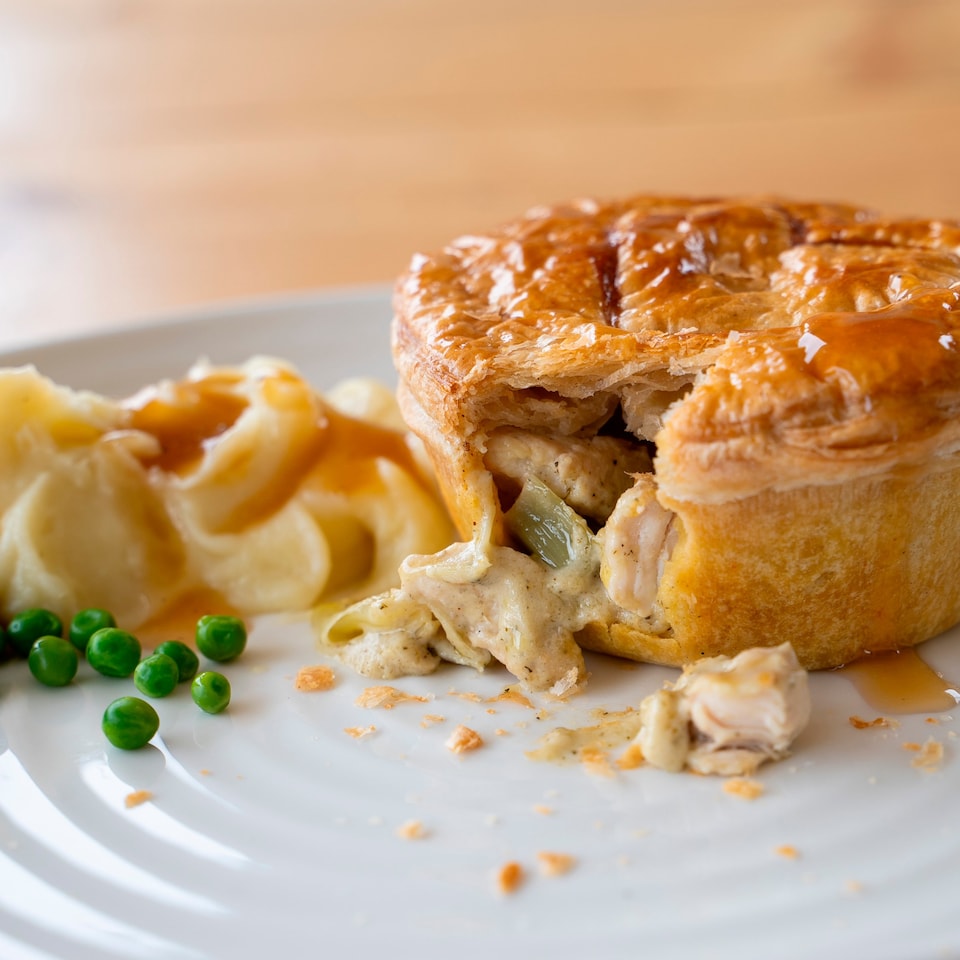 image 1 of Higgidy Creamy Chicken & Sauteed Leek Pie 200g