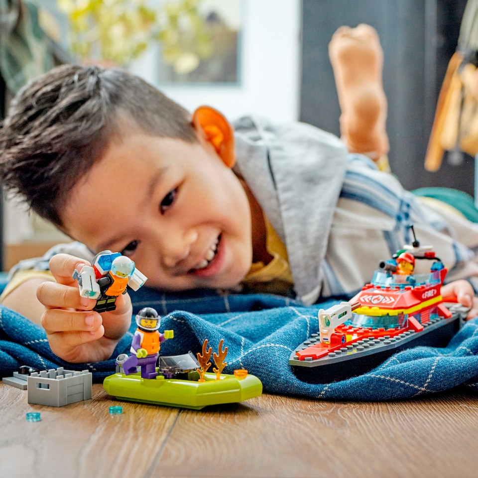 obrázok 1 z LEGO City 60373 Hasičská záchranná loď a čln