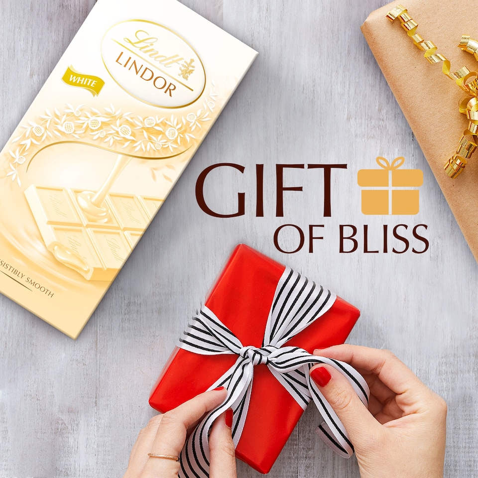 image 1 of Lindt Lindor White Chocolate Bar 100G