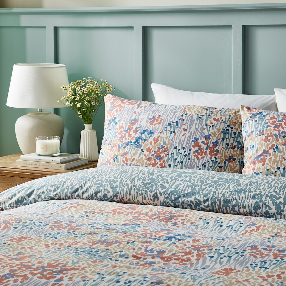 image 1 of Silentnight  Supersoft Ditsy Floral duvet set -double