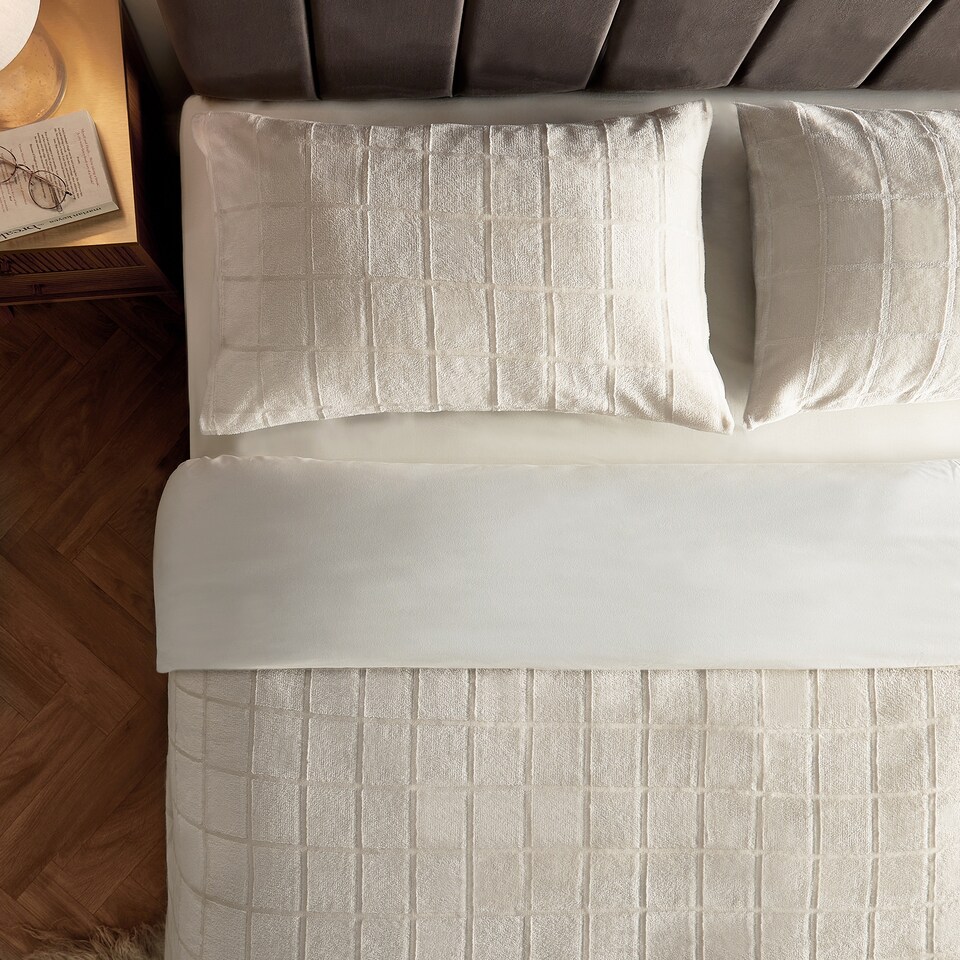image 1 of Silent Night Embossed Fleece Duvet Single Cream