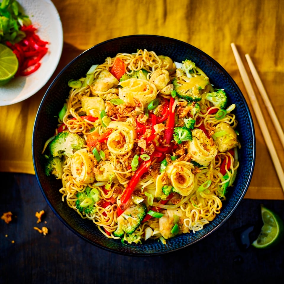 image 1 of Maggi 2-Minute Instant Noodles - Chicken Flavour 5 x 74g