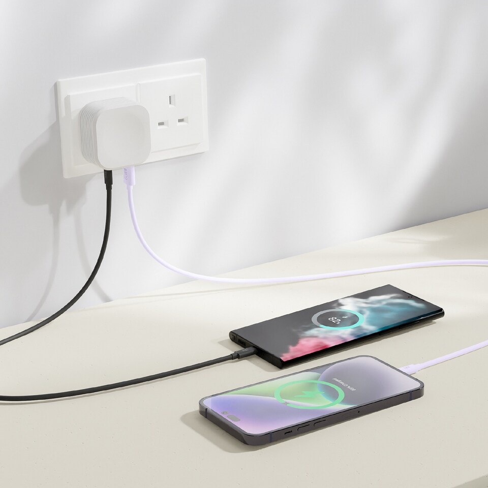 image 1 of Juice WHITE MAINS PD PLUG USBC Charger 20W