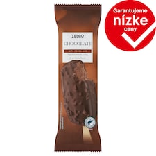 Tesco Mrazený krém s kúskami čokolády v poleve z mliečnej čokolády s kakaovými bôbmi 90 g