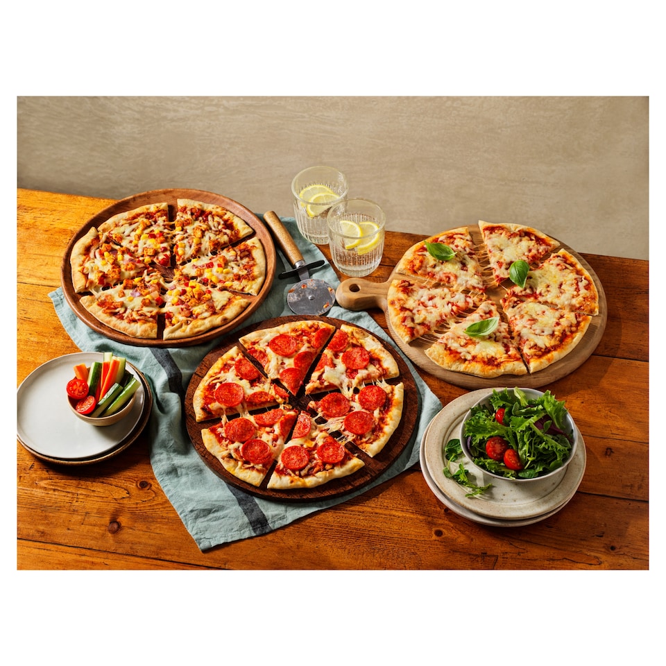 image 1 of Tesco Finest La Pepato Porchetta, Pecorino and Pepper Pizza 445g