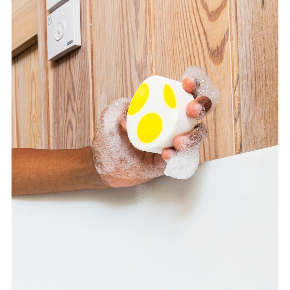 image 1 of Super Mario yoshi egg bath bomb 150g