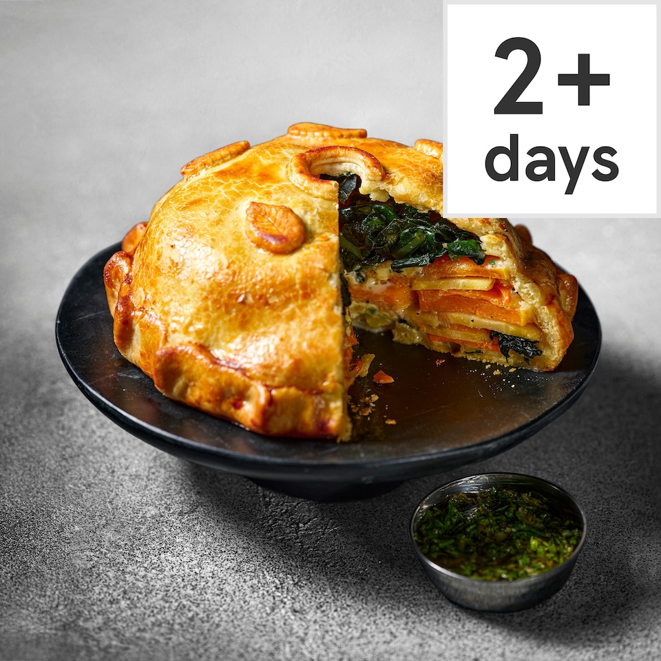 56. Tesco Finest Chef’s Collection Winter Vegetable & Three Cheese Pithivier with Salsa Verde 1.04kg (Serves 4)