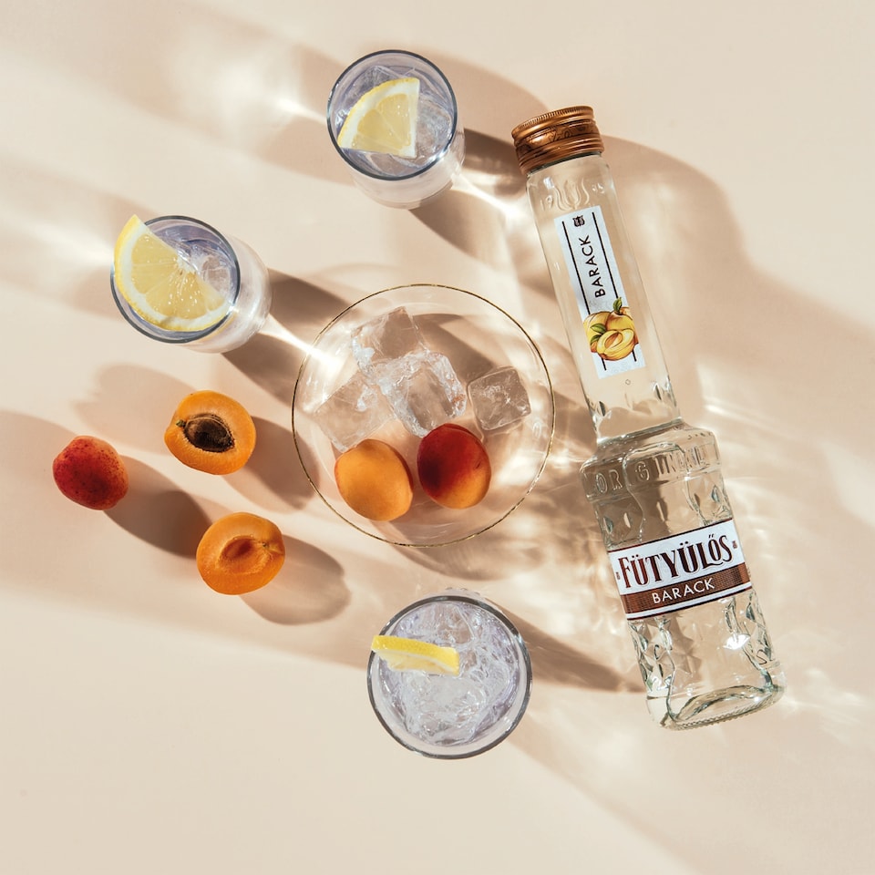 image 1 of Fütyülős Apricot Flavoured Spirit Drink 34,5% 0,5 l