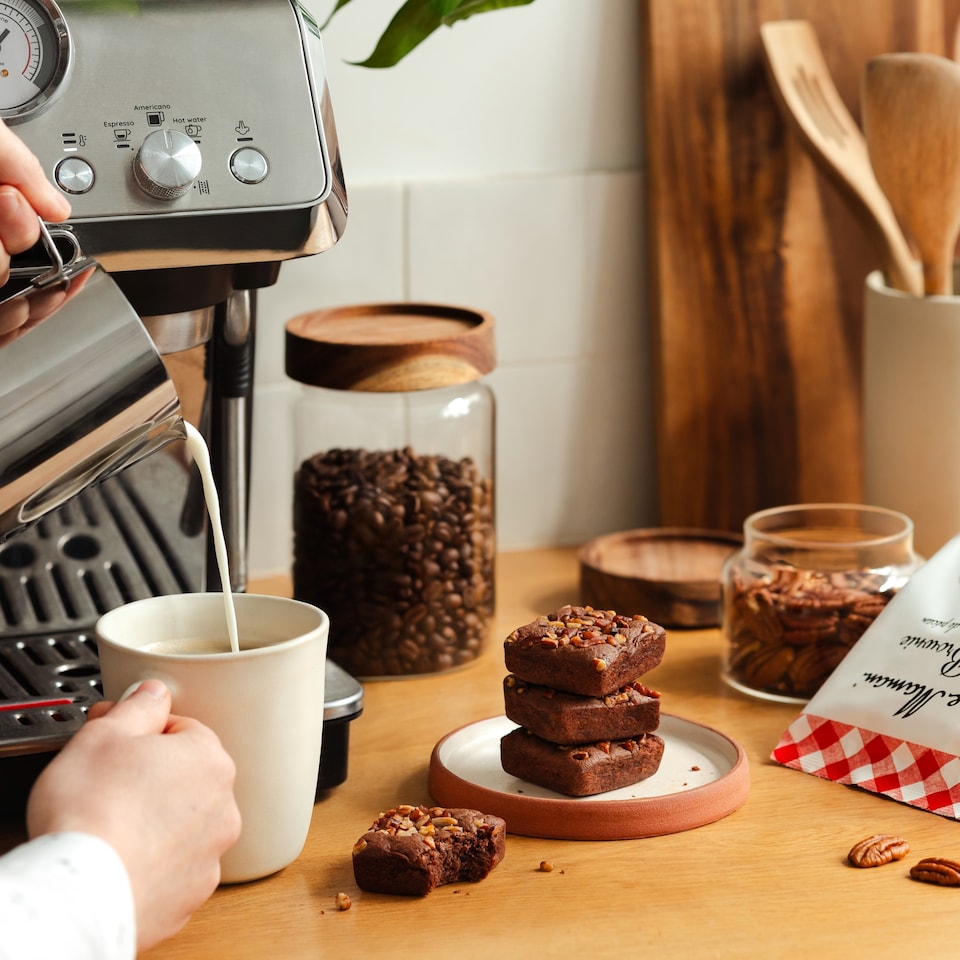 image 1 of Bonne Maman Chocolate Pecan Brownies 175g