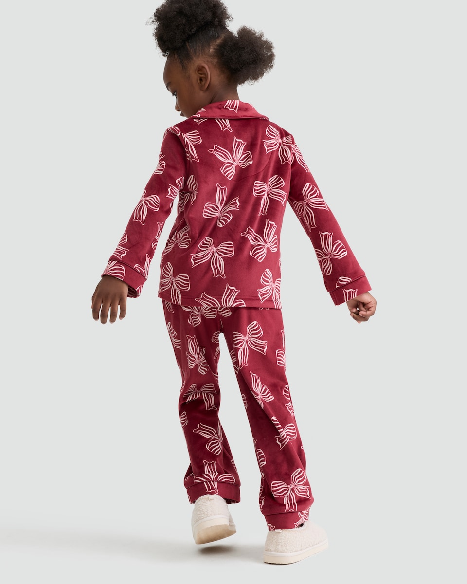 image 1 of F&F Girls Fleece Bow Print Revere Shirt and Trousers Pyjamas in Burgundy